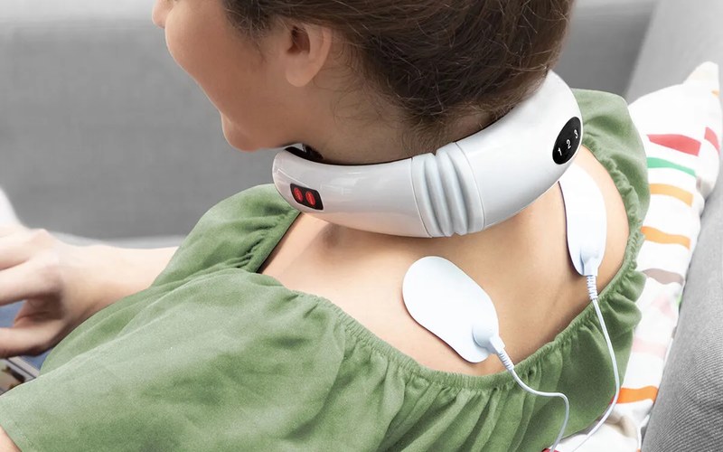 Calmagner review: neck and back massage device at the end of office day