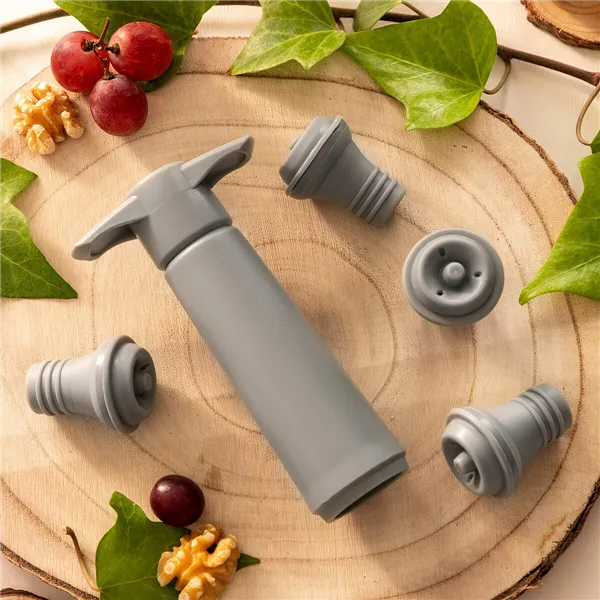 Вакуумный насос и винные пробки Winuum InnovaGoods (4 пробки)